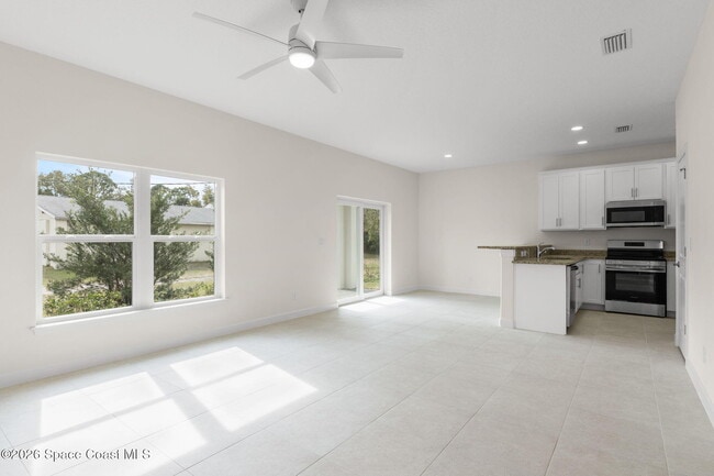 Building Photo - 193 Dayton Blvd