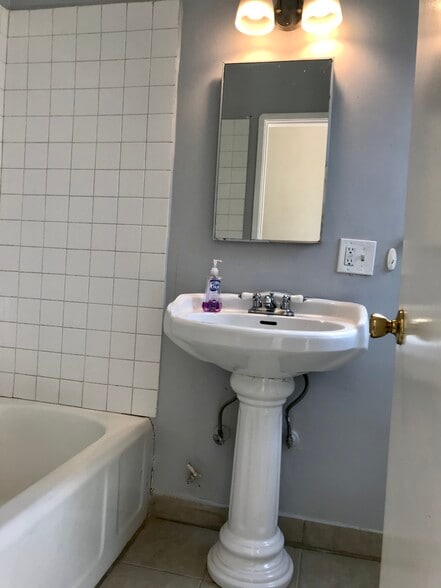 Guest Bathroom - 5362 Monroe St