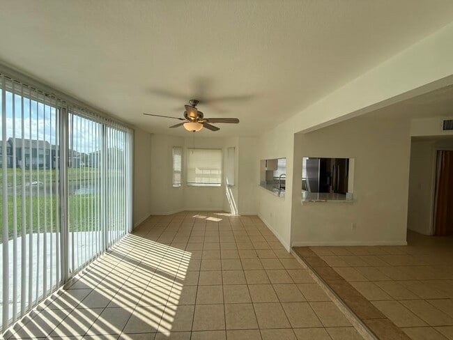 Building Photo - 833 Caribbean Dr