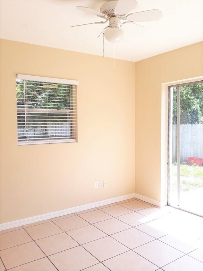 Building Photo - 3/1 With Garage In Audubon Park!