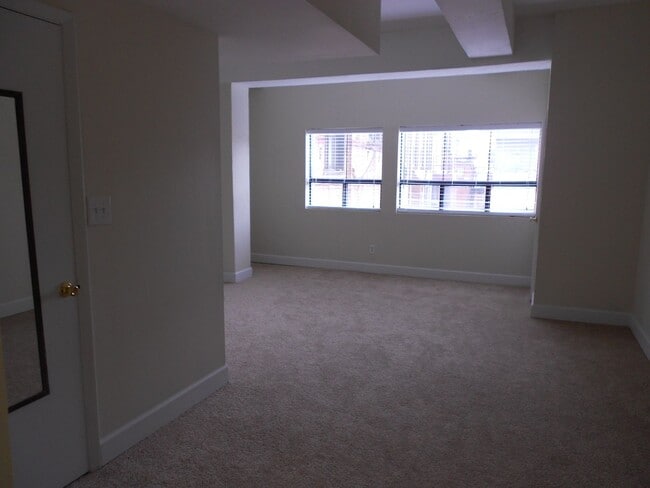 Building Photo - 1 Bedroom Apartment in Downtown Athens - S...