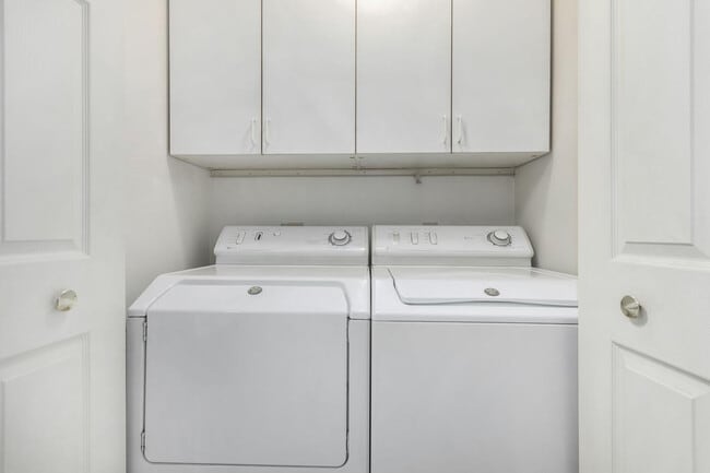 Building Photo - 220 N 22nd Pl