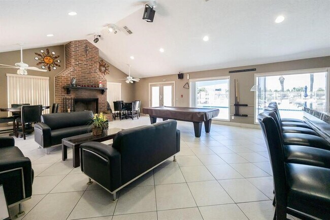 Building Photo - 1400 Gandy Blvd N