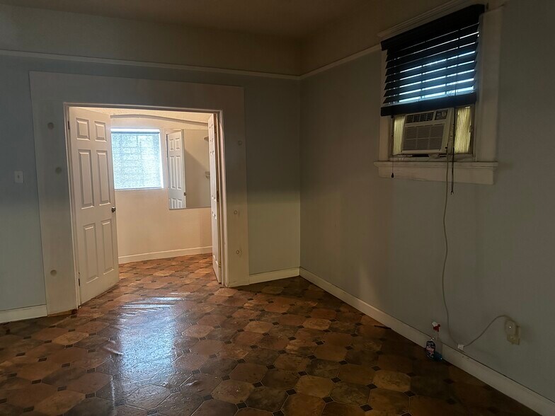 Building Photo - 2216 S Salcedo St