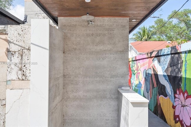 Building Photo - 266 NE 117th St