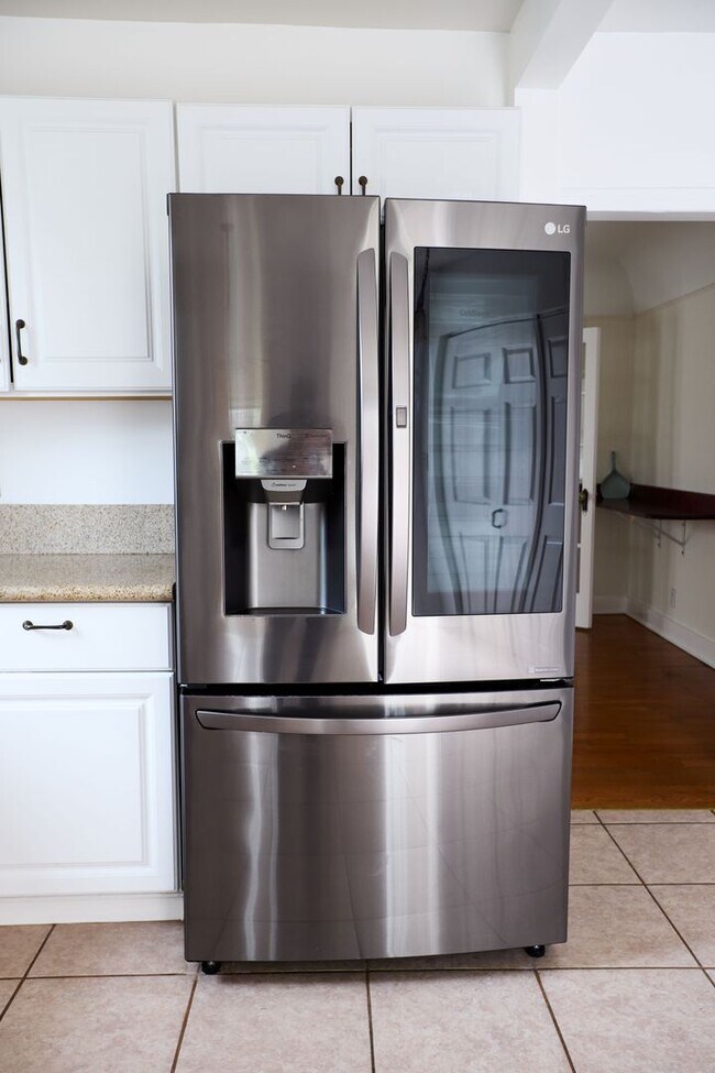 Building Photo - Edenhurst Ave. 3730 -RENTALS