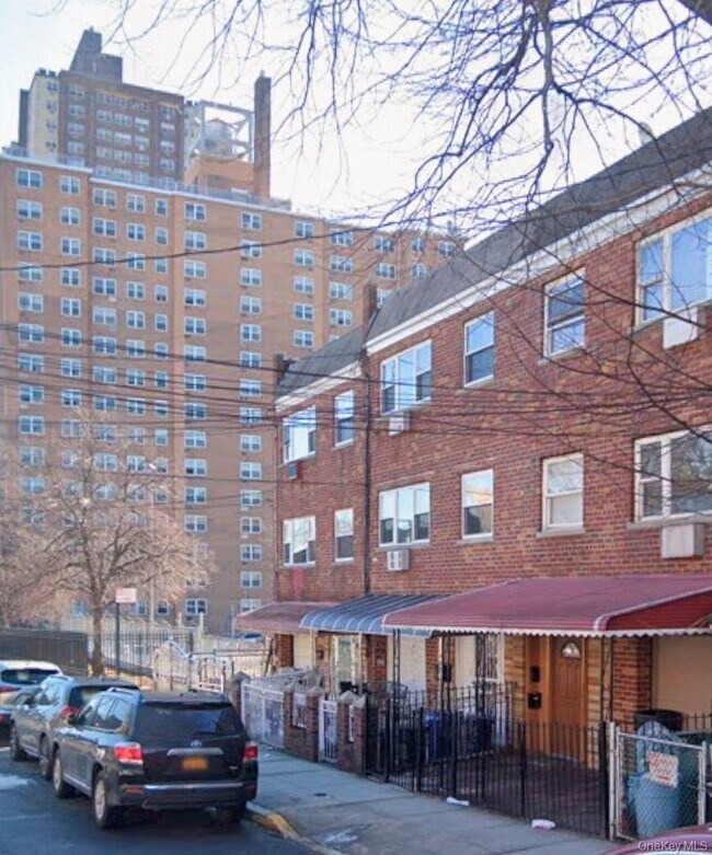 Primary Photo - 762 E 211th St
