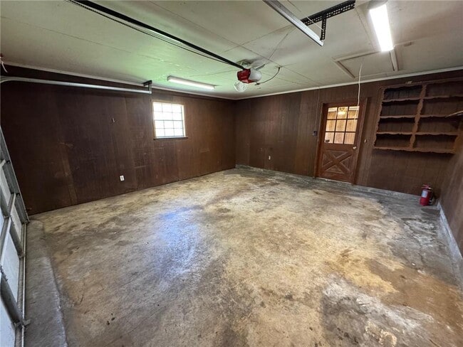 Building Photo - 24 Bethel Forest Dr S