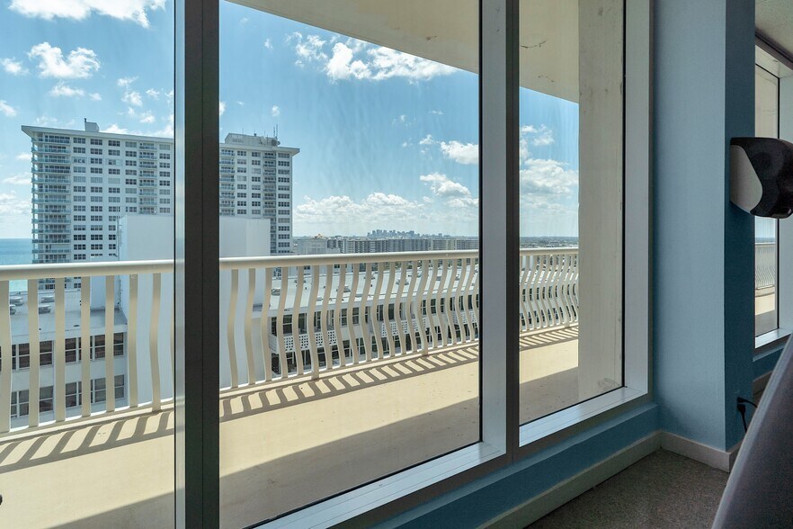 Walking Path - 4020 Galt Ocean Dr