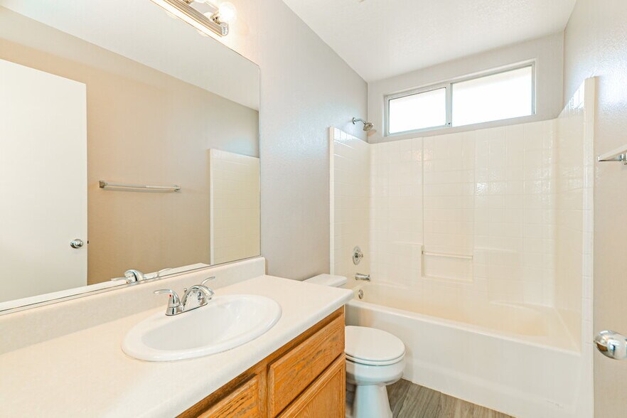 Building Photo - 1096 Pincay Dr