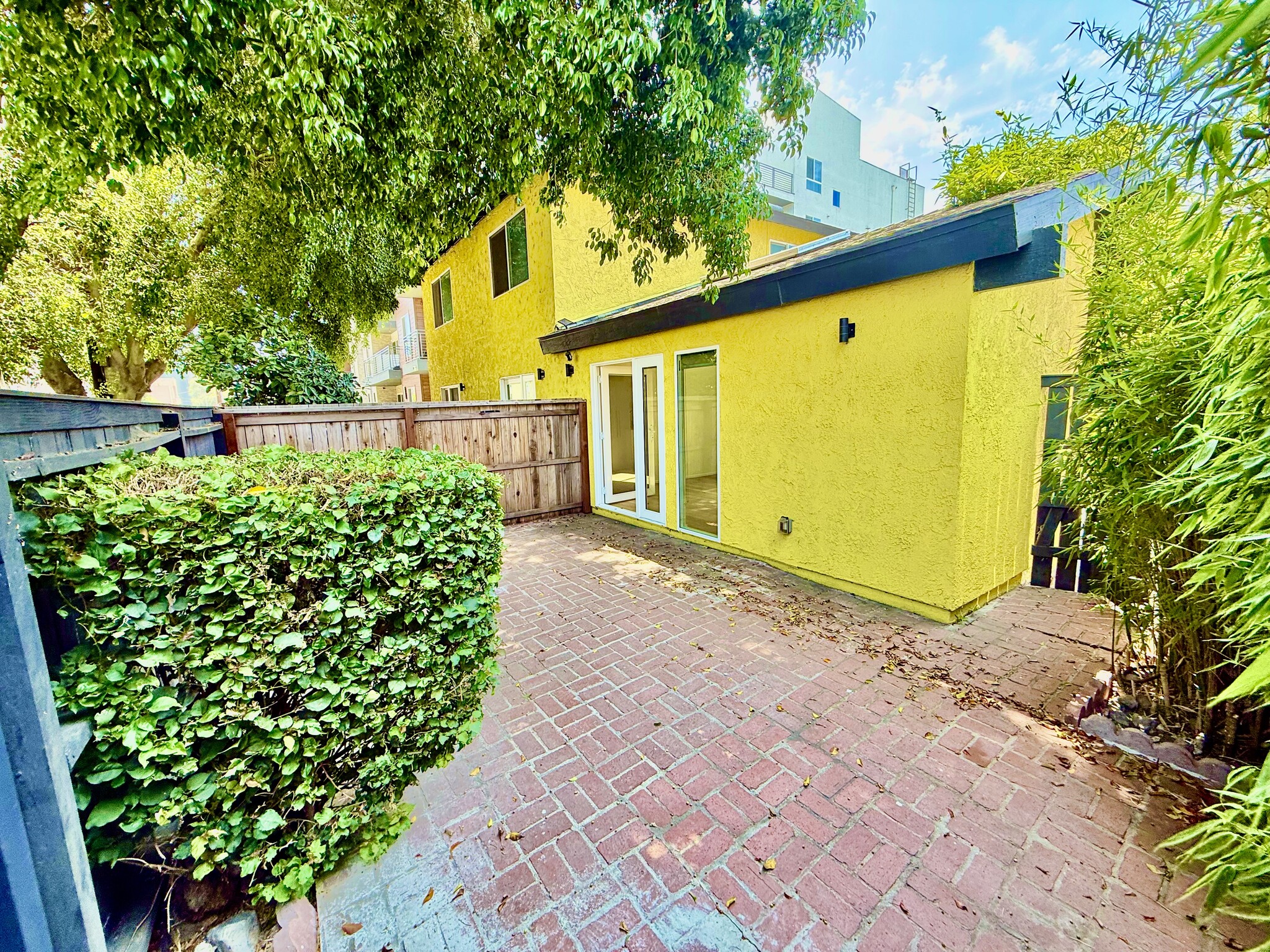 Building Photo - 11122 Hartsook St