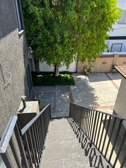 Building Photo - 12660 Oxnard St