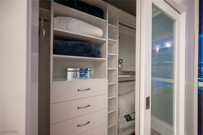 Building Photo - 4525 Dean Martin Dr