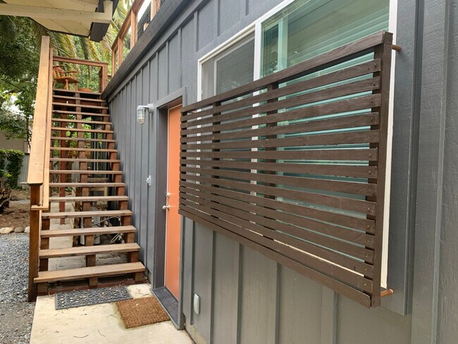 Building Photo - 592 Silva Ave