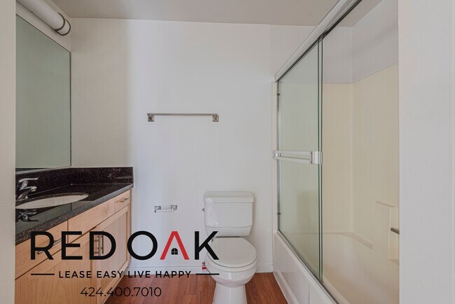 Building Photo - 884 Palm Ave