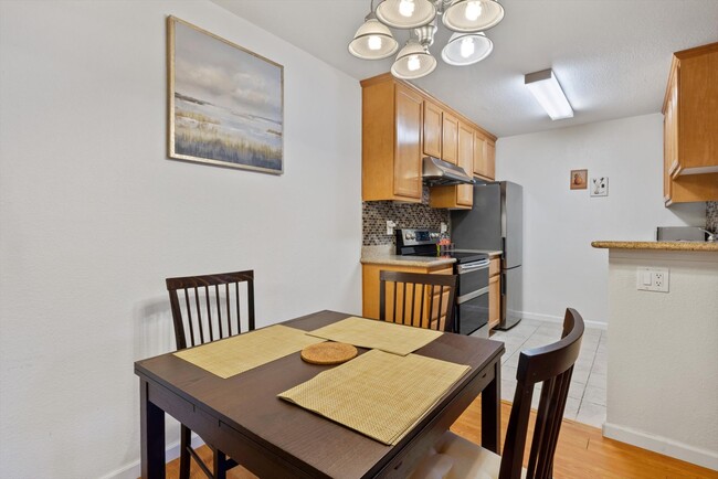 Building Photo - 2702 Somerset Park Cir