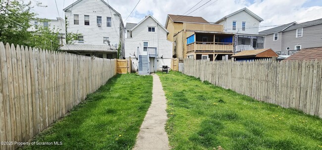 Building Photo - 510 N Bromley Ave