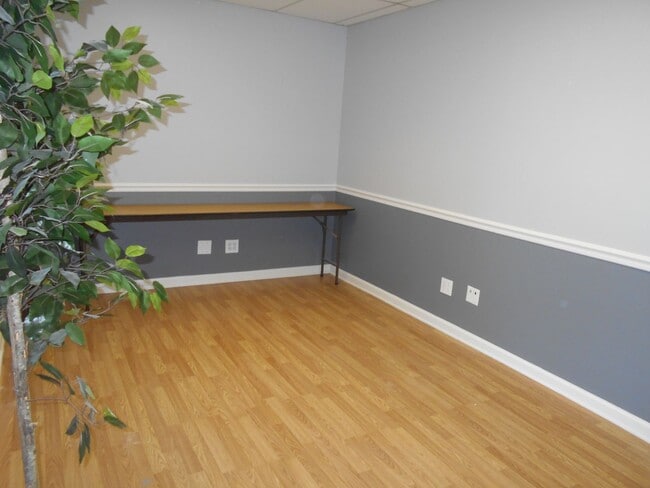 Building Photo - First floor conveniently located office suite