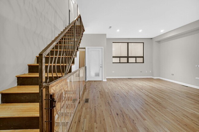 Building Photo - 1424 W Grand Ave