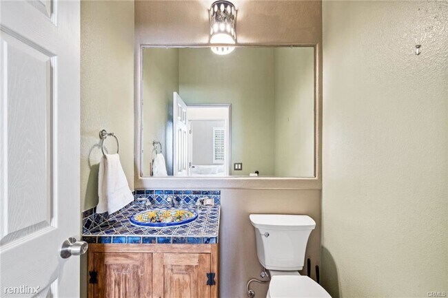 Building Photo - 4 br, 2.5 bath House - 3380 N Avenida San ...