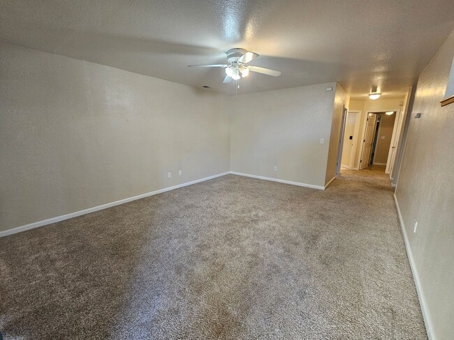 Building Photo - Large 4 bedroom two story in east Modesto!