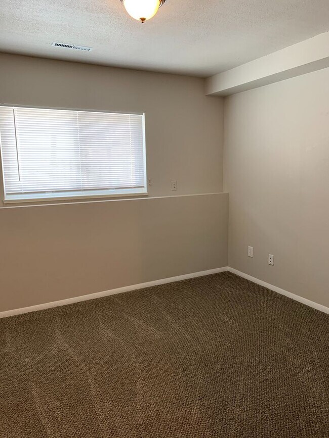 Building Photo - Updated 3-Bed, 1.5-Bath Duplex in Central Fort Collins!