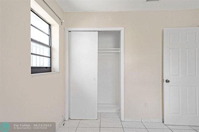 Building Photo - 4260 NW 173rd Dr