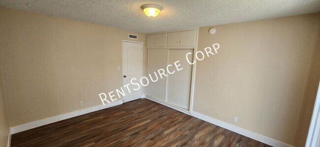 Building Photo - 708 Santa Barbara Dr W