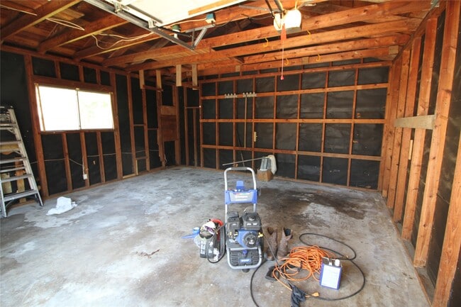 Building Photo - 1031 Fugate St