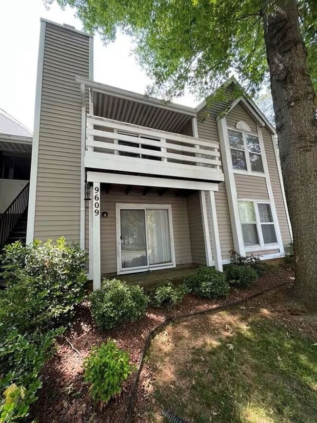 Building Photo - 9609-D Vinca Circle
