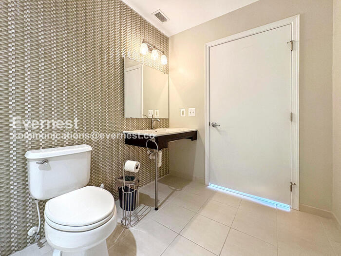 Building Photo - 2702 Lighthouse Point E