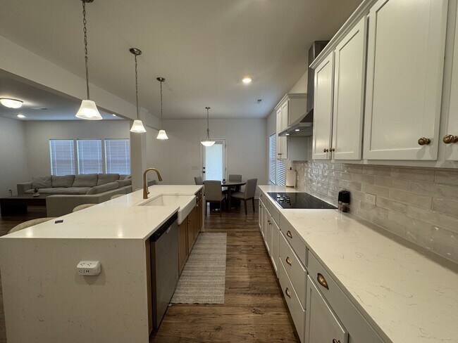 Building Photo - 193 Wheatfield Dr