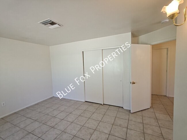 Building Photo - 3318 E Bellevue St