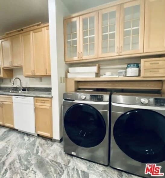 Building Photo - 8455 Fountain Ave