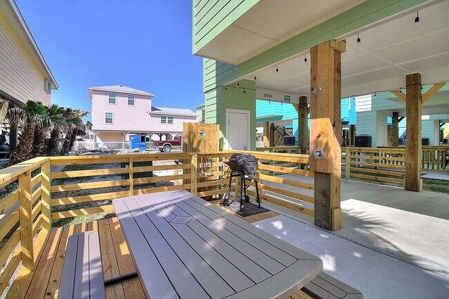 Building Photo - 1924 Eleventh Street-SI ID1023221P