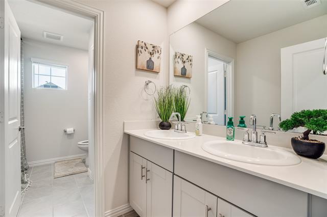 Building Photo - 2401 Linto St