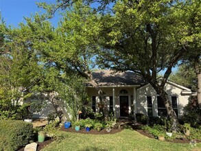 Building Photo - 2208 Zoa Dr