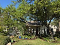 Building Photo - 2208 Zoa Dr