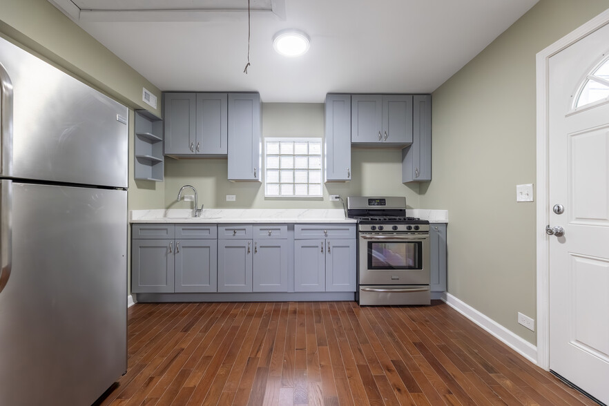 Building Photo - 6327 S Kenneth Ave