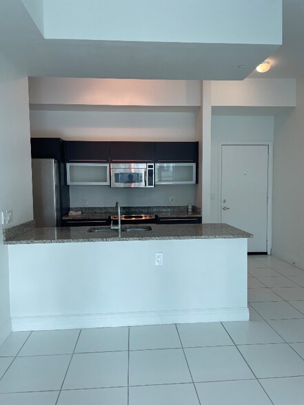 Building Photo - 950 Brickell Bay Dr