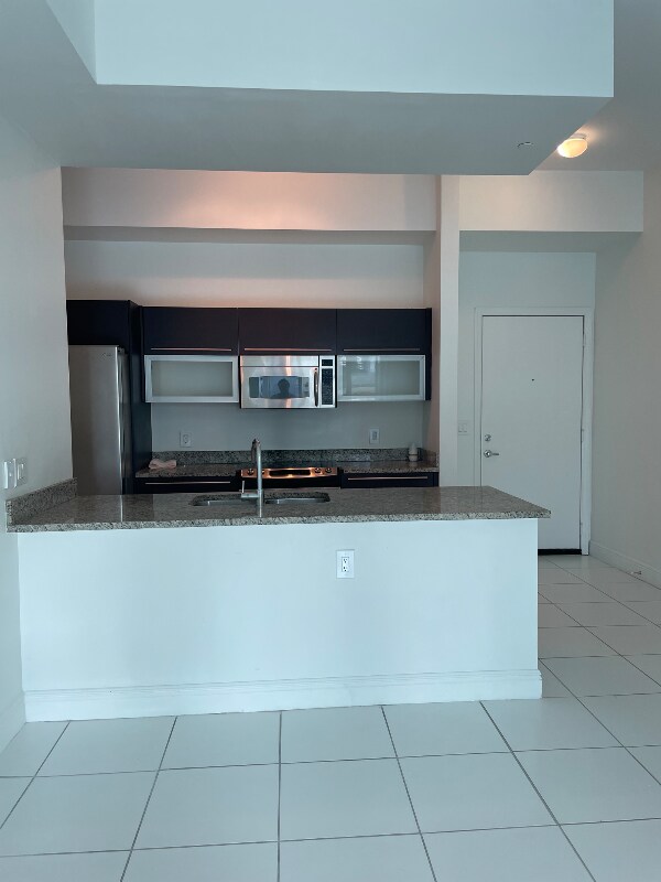 Building Photo - 950 Brickell Bay Dr