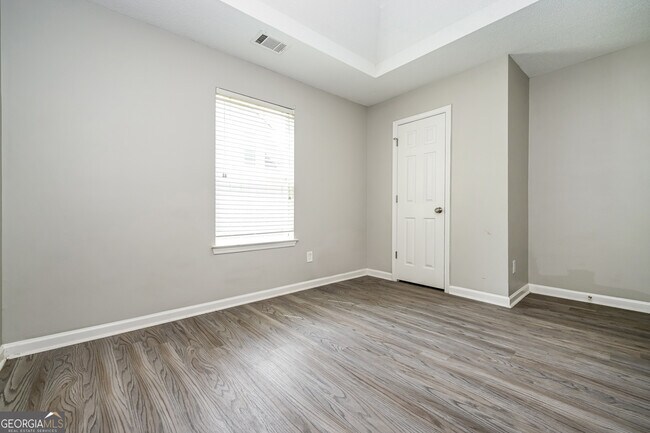 Building Photo - 987 Brisley Cir