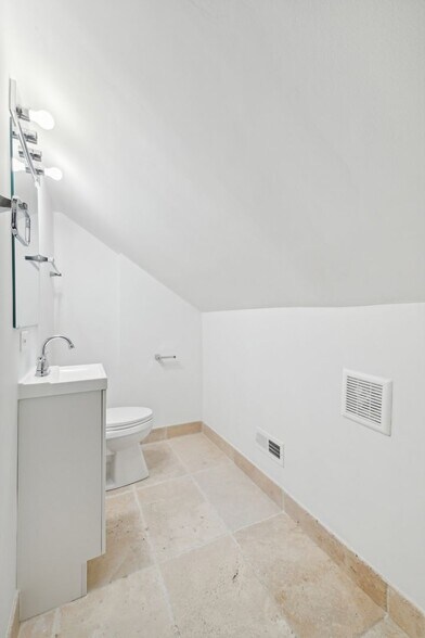 Building Photo - 8423 S Colfax Ave