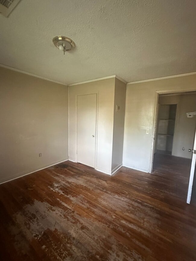 Building Photo - 3 Bed 2 Bath Brick House Coming Soon - Und...