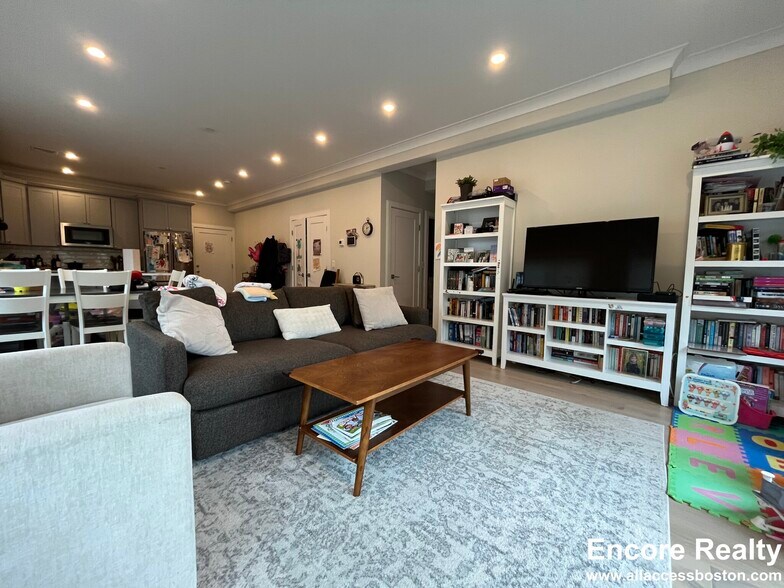 Building Photo - 32 Cummins Hwy