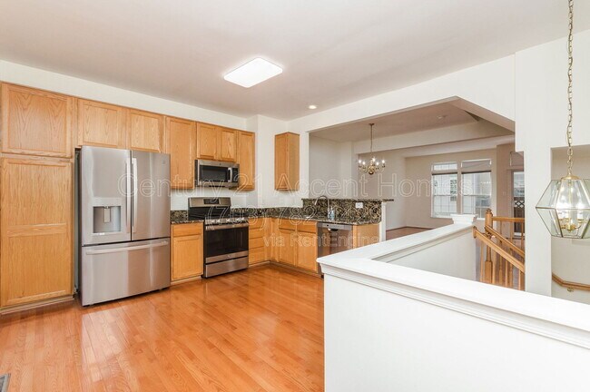 Building Photo - 1030 Harrison Cir