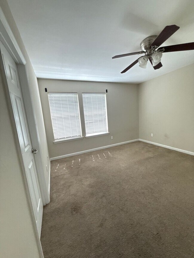 Building Photo - 112 S Chapel Dr