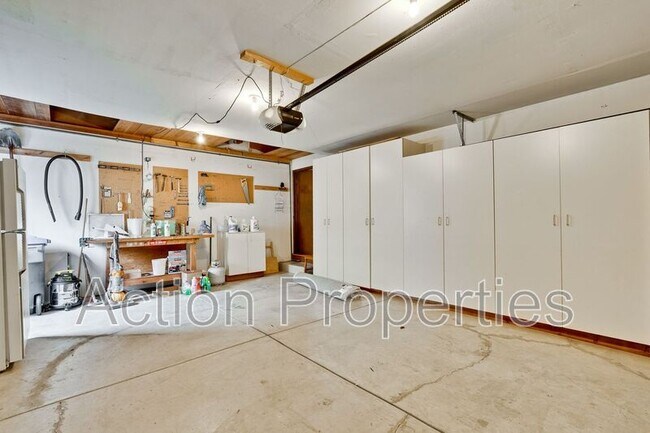Building Photo - 2685 Yorkton Dr