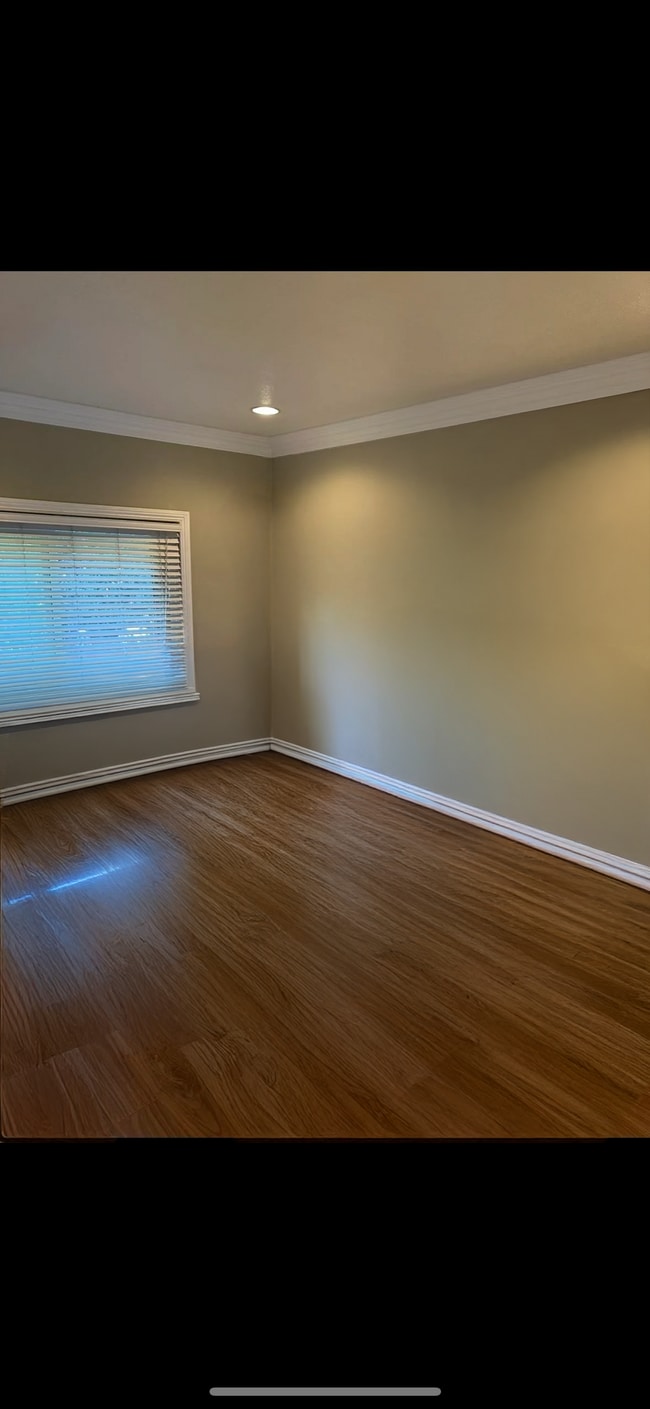 Building Photo - 211 Briarwood