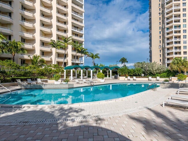 Building Photo - 888 Brickell Key Dr